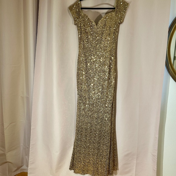 Badgley Mischka classic silloute gold gown - Picture 1 of 10